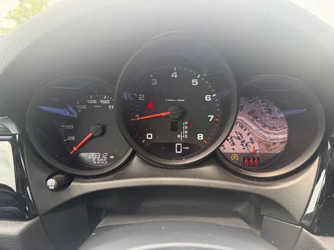 Used 2021 Porsche Macan AWD/4WD image 16