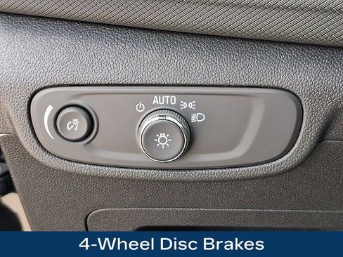Used 2026 Chevrolet TrailBlazer LT w/ Midnight Edition AWD/4WD image 9