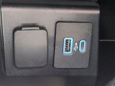 Certified 2021 Ford Explorer Platinum w/ Equipment Group 601A image 24