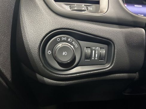 Used 2022 Jeep Renegade Latitude w/ Convenience Group image 20