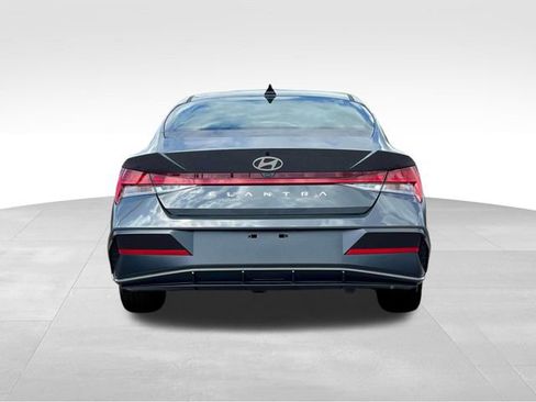 New 2025 Hyundai Elantra SEL image 6