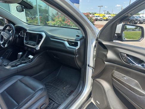Used 2017 GMC Acadia SLT FWD image 8