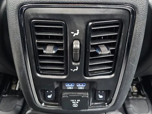 Used 2020 Jeep Grand Cherokee Limited w/ Luxury Group II AWD/4WD image 11