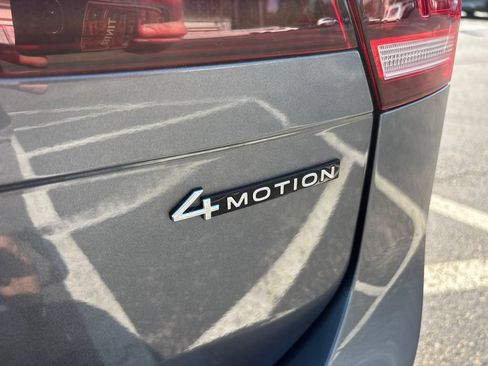 Used 2024 Volkswagen Tiguan SE AWD/4WD image 9