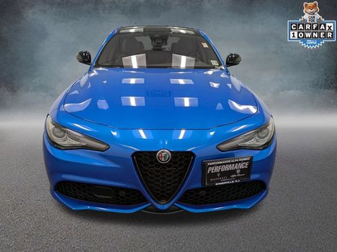 Used 2023 Alfa Romeo Giulia Veloce AWD/4WD image 2