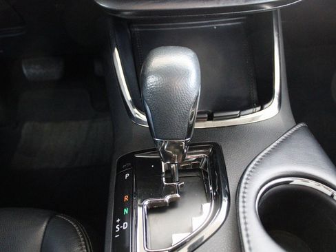 Used 2017 Toyota Avalon XLE image 36