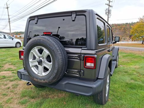 Used 2019 Jeep Wrangler Unlimited Sport S image 10