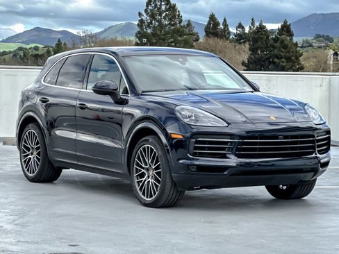 Certified 2023 Porsche Cayenne image 10