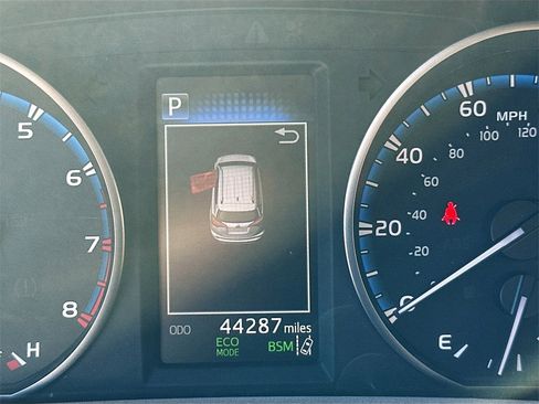 Used 2018 Toyota RAV4 XLE image 12