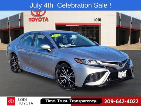 Used 2023 Toyota Camry SE w/ Convenience Package FWD image 1