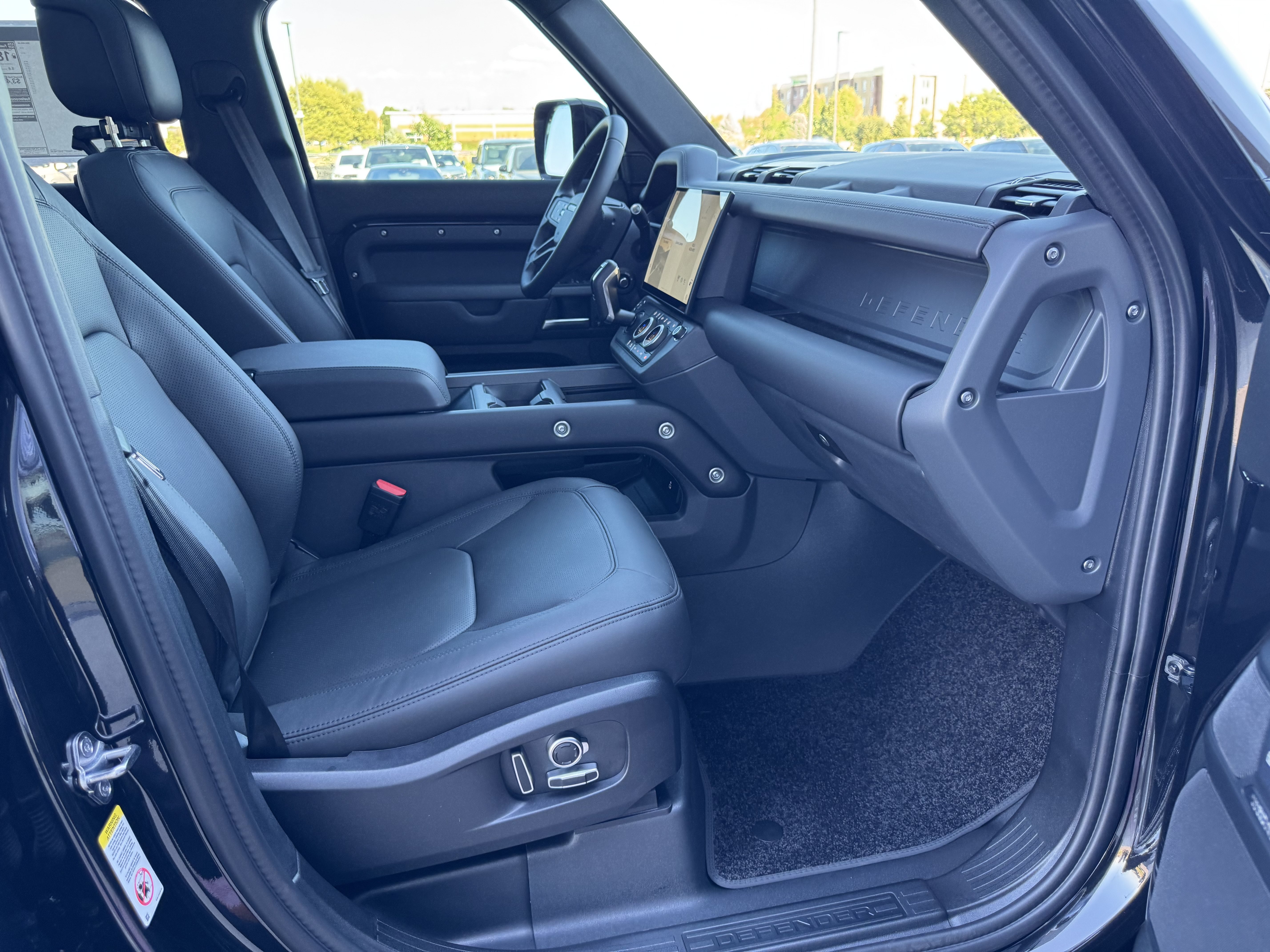 New 2026 Land Rover Defender 130 X-Dynamic SE AWD/4WD image 3