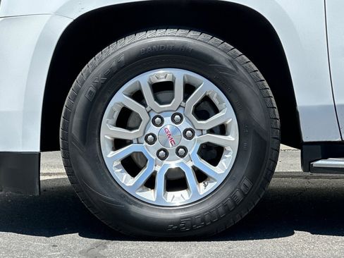 Used 2017 GMC Yukon SLT image 30