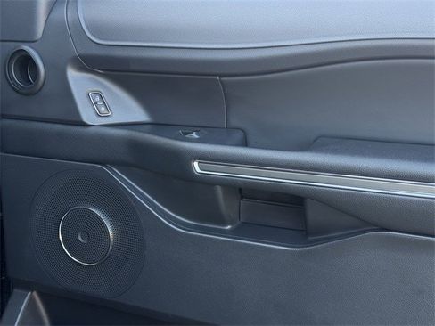 Used 2022 Ford Expedition XLT image 28