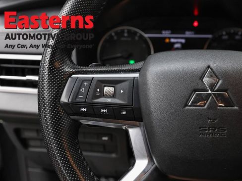 Used 2024 Mitsubishi Outlander SE AWD/4WD image 15