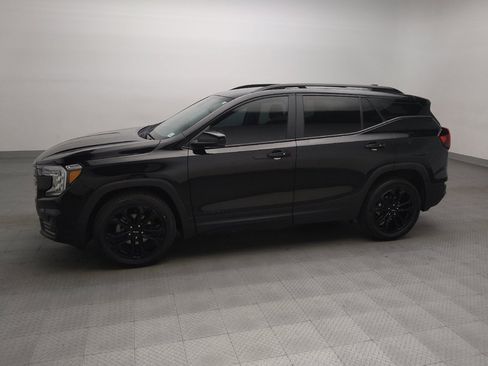 Used 2022 GMC Terrain SLE w/ Elevation Edition FWD image 2