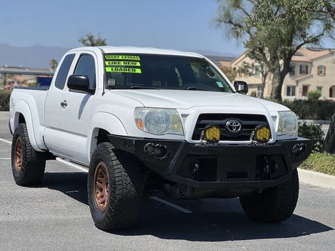 Used 2010 Toyota Tacoma PreRunner RWD image 2