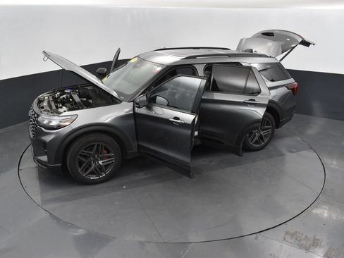 Used 2025 Ford Explorer ST-Line w/ ST-Line Street Pack AWD/4WD image 65