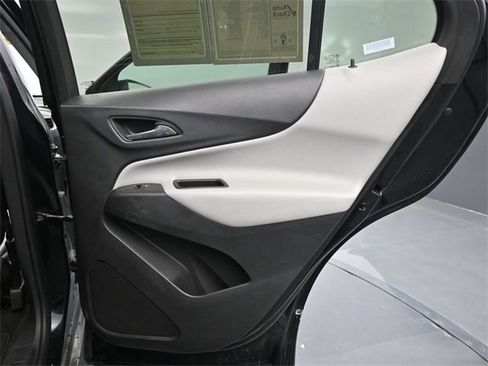 Used 2023 Chevrolet Equinox LT image 28