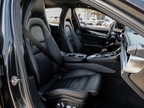 Used 2019 Porsche Panamera 4 image 32