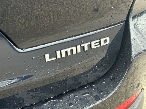 Used 2024 Jeep Grand Cherokee L Limited AWD/4WD image 8