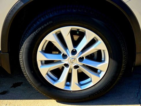 Used 2016 Nissan Rogue SV w/ SV Premium Package image 7