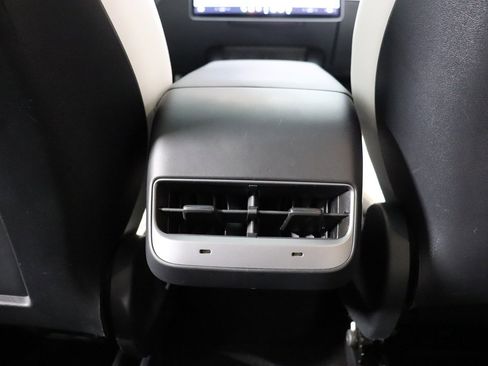 Used 2021 Tesla Model Y Long Range image 34