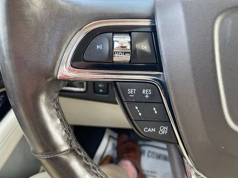 Used 2020 Lincoln Navigator Black Label w/ Cargo Convenience Package AWD/4WD image 15
