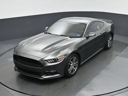 Used 2017 Ford Mustang GT RWD image 49