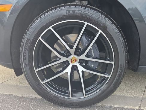 Certified 2026 Porsche Macan AWD/4WD image 24