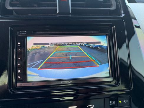 Used 2019 Toyota Prius XLE w/ Carpet Mat Package FWD image 12