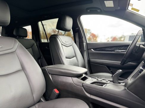 Used 2024 Cadillac XT6 Premium Luxury w/ Technology Package image 12