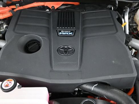 Used 2025 Toyota Sequoia Capstone AWD/4WD image 50
