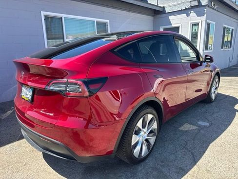 Used 2024 Tesla Model Y Long Range AWD/4WD image 5