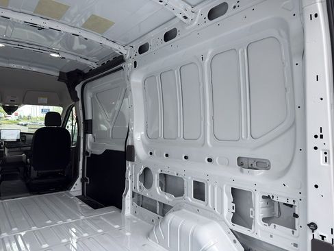 New 2026 Ford Transit 250 148 Medium Roof RWD image 7