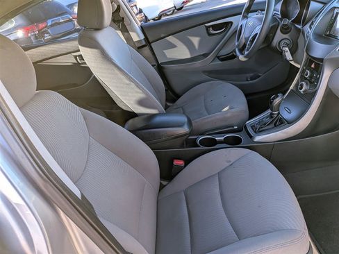 Used 2015 Hyundai Elantra SE image 27