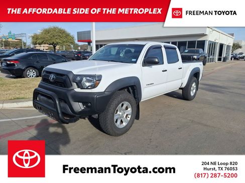 Used 2014 Toyota Tacoma PreRunner image 1