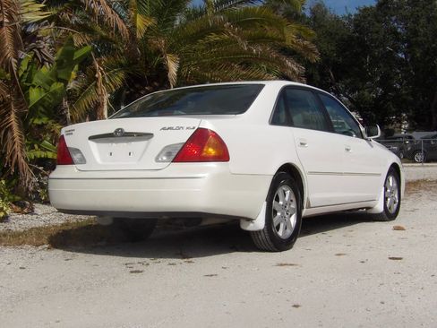 Used 2002 Toyota Avalon XLS image 7