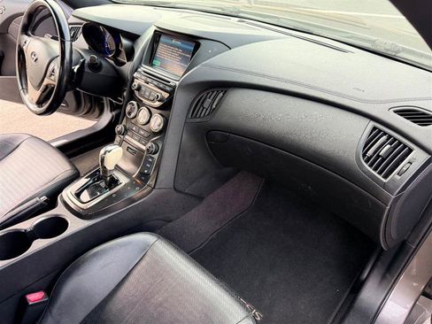 Used 2013 Hyundai Genesis 3.8 image 16