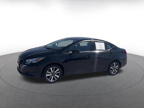 Used 2025 Nissan Versa SV FWD image 6