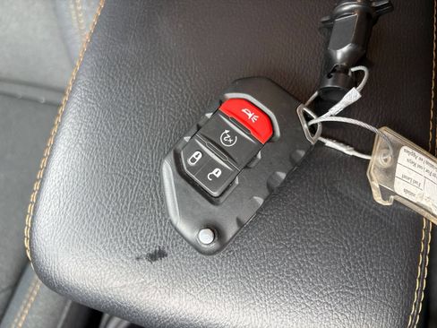 Used 2025 Jeep Wrangler Unlimited Sahara AWD/4WD image 21