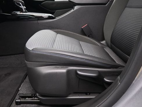 Used 2025 Chevrolet Trax LT w/ LT Convenience Package image 23