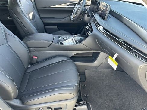 New 2026 INFINITI QX60 Luxe image 13