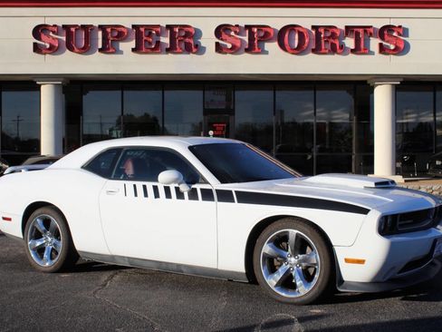 Used 2014 Dodge Challenger R/T Plus image 1