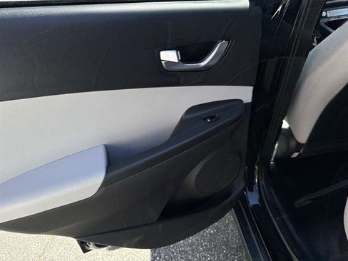 Used 2023 Hyundai Kona SE w/ Cargo Package image 11