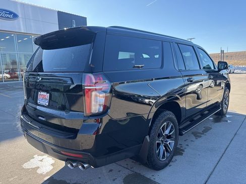 Used 2024 Chevrolet Suburban Z71 w/ Off-Road Capability Package image 31