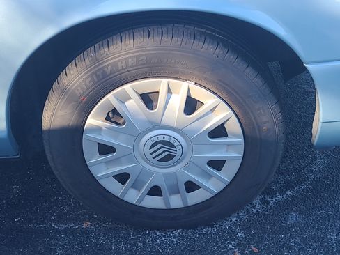 Used 2004 Mercury Grand Marquis GS image 4