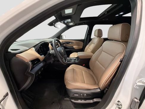 Used 2023 Chevrolet Traverse Premier AWD/4WD image 18