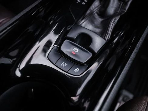 Used 2019 Toyota C-HR Limited FWD image 32