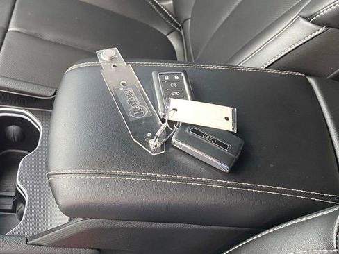 Used 2025 Jeep Grand Cherokee Limited w/ Luxury Tech Group II image 32