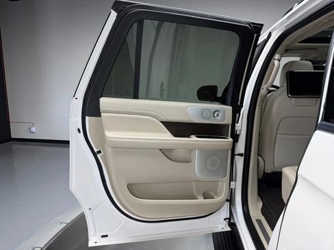 Used 2019 Lincoln Navigator L Reserve AWD/4WD image 19